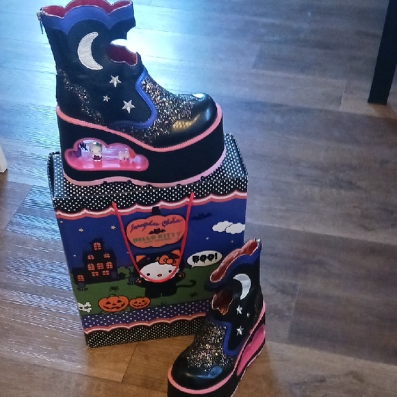 Irregular Choice Hello Kitty Cavern Platform Boots Size 39/8.5 - Picture 3 of 16